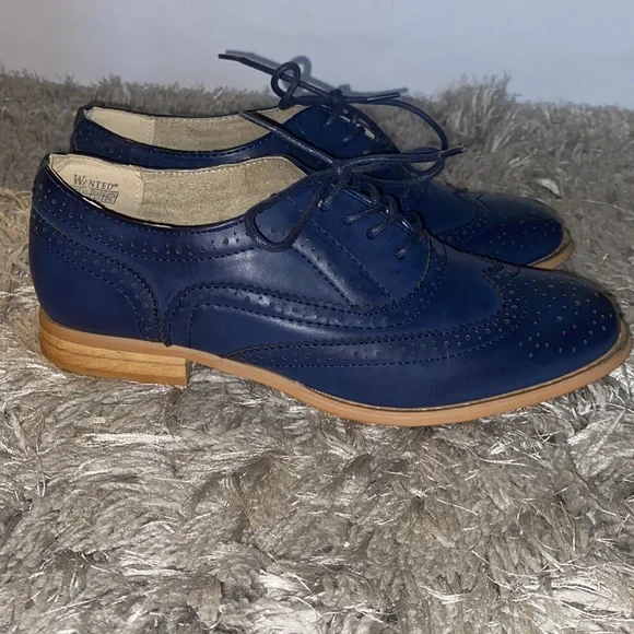 Women’s size 9 navy blue dress shoe - Picture 3 of 12